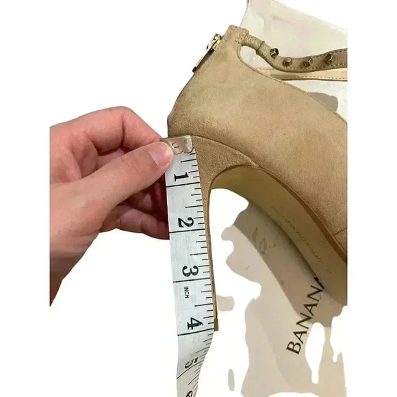 Banana Republic Women's Adela Tan Suede Studded Pointed Toe Heels Size 8.5 - Picture 11 of 12